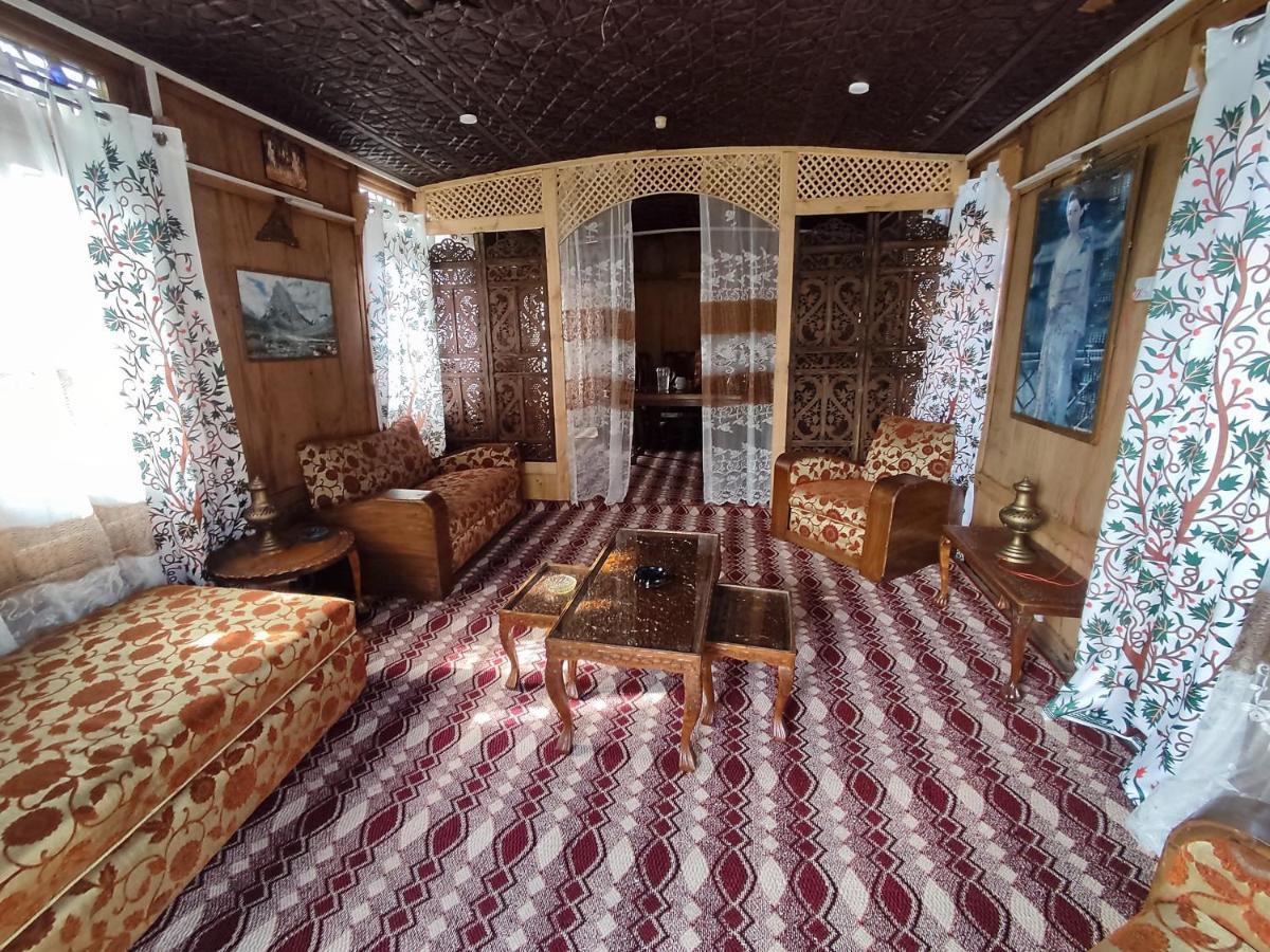 Houseboat Young Balmoral Castle ศรีนาการ์ ภายนอก รูปภาพ