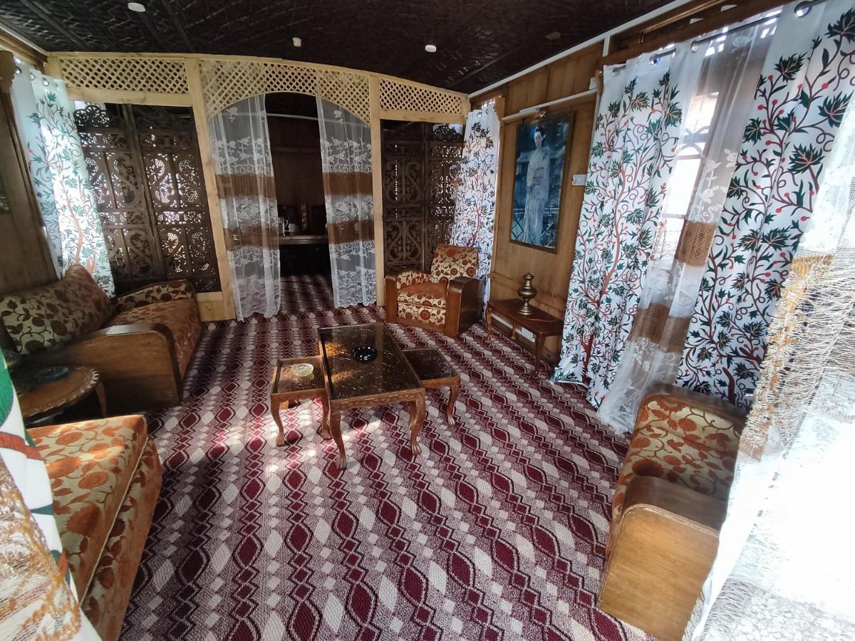 Houseboat Young Balmoral Castle ศรีนาการ์ ภายนอก รูปภาพ